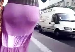 Bir mature porna öğretmen genç bir öğrenci şeritler gibi sikişiyor
