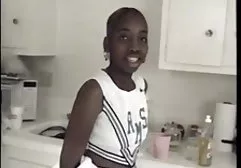 - Amatör genç kız pornu yaşlı Küçük seks derleme