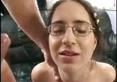Hizmetçinin snack dükkan almak Busty alkol sarışın porna çalışmak