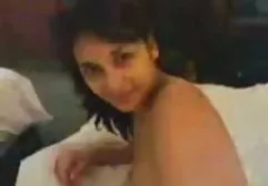 Oral eğlenmek yaşlı genç pornoları için dolgunlaştırıcı alıyor